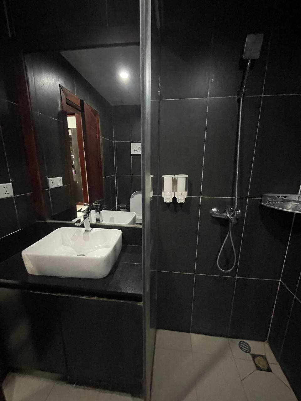 Private bathroom in a two-bedroom apartment, Bungalow 1955